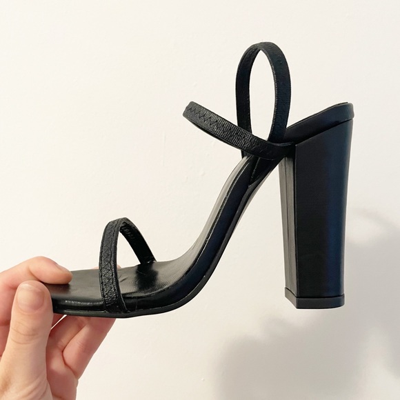 Basic heels - Picture 2 of 2